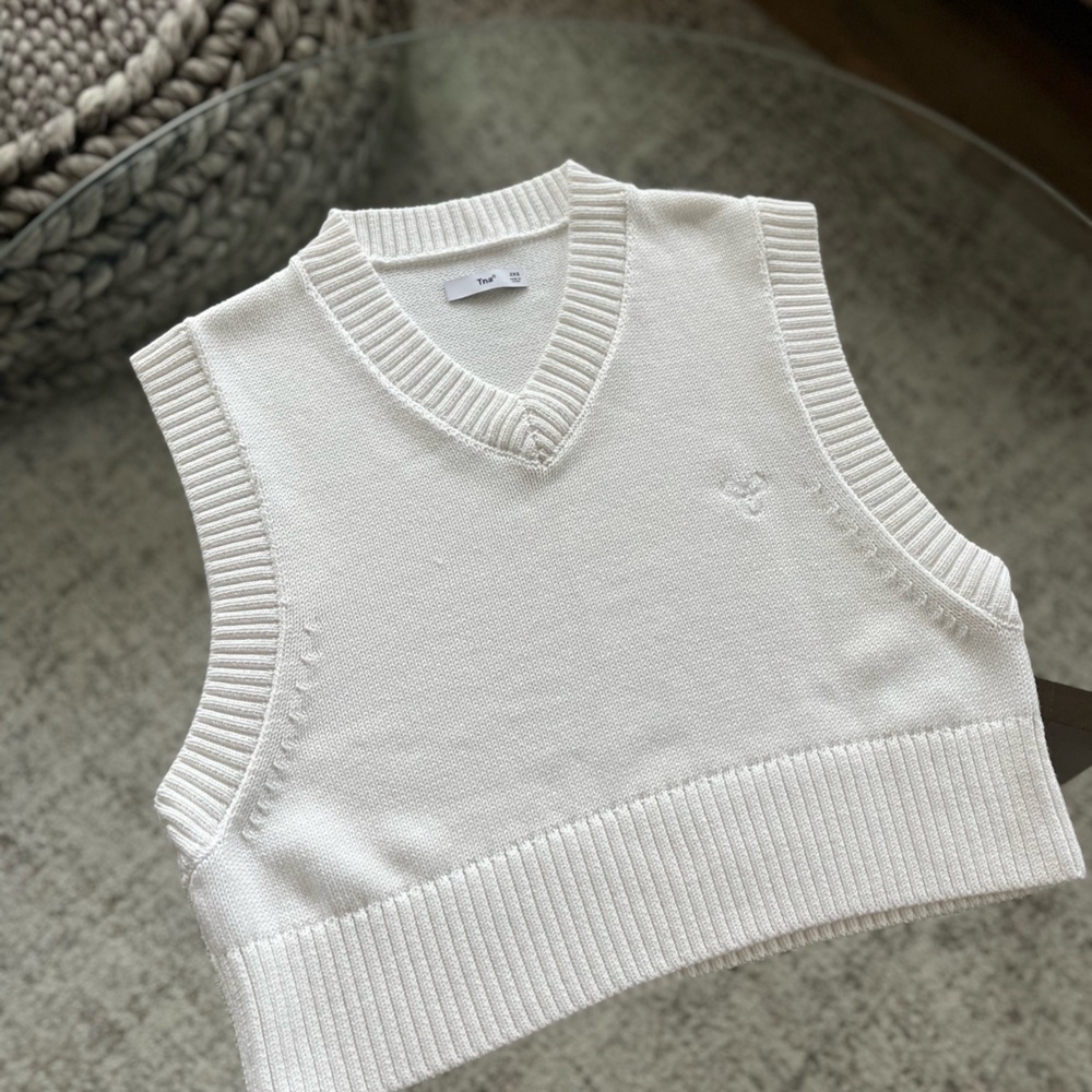 Aritzia Tna Marcy White Cropped Knit V-Neck Sweater Vest Sz XXS